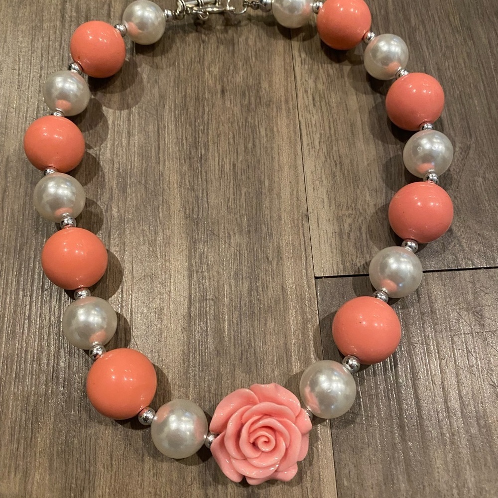 Costume Jewelry Kids/Toddler Size
Pink and White Rose Detail